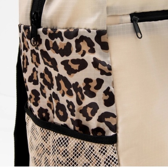 APL Packable Convertible Backpack Leopard Beige Black Print Great for Travel - Picture 6 of 12